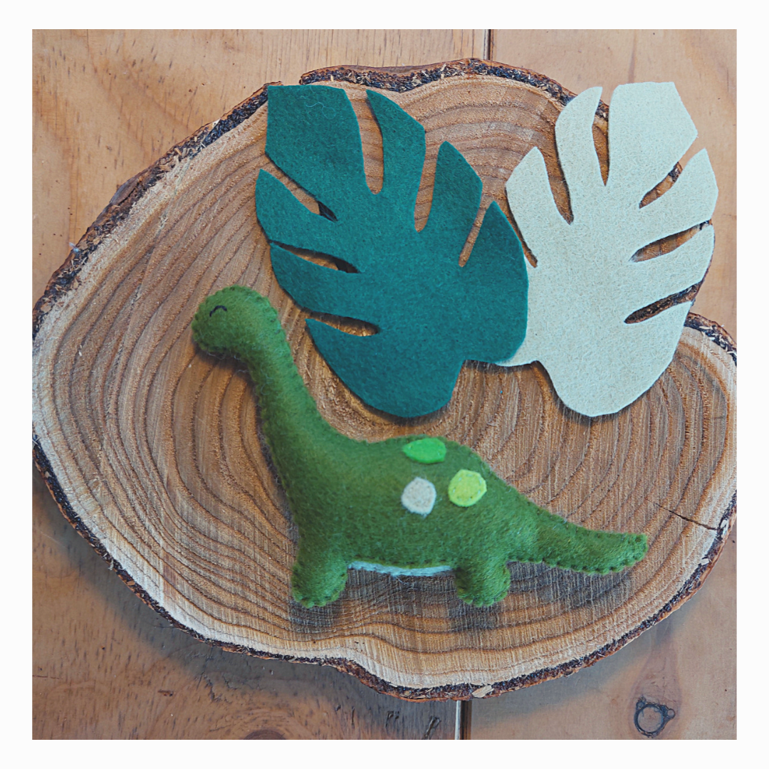 Mobile , Dinosaurier, Handvernäht