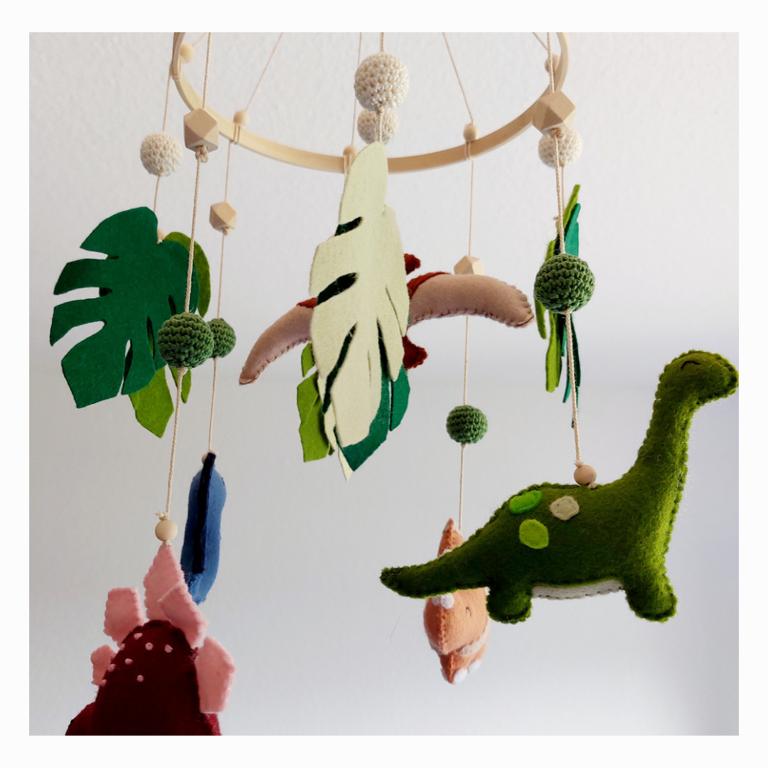 Mobile , Dinosaurier, Handvernäht